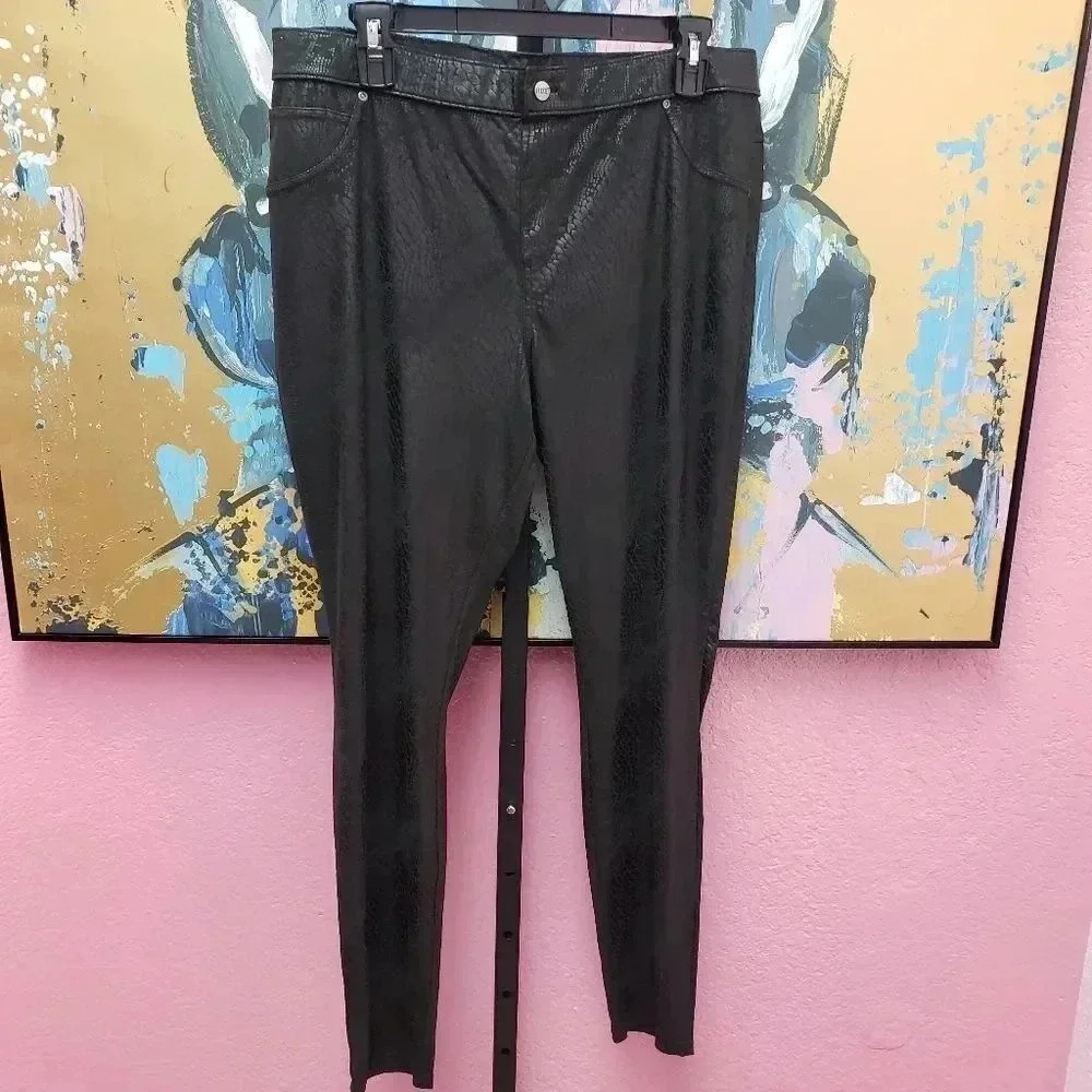 HUE Faux Leather Croc Pant